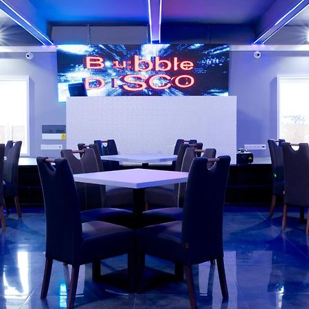 Bubble Hotel Es Rendezvenykoezpont Zalaegerszeg Esterno foto