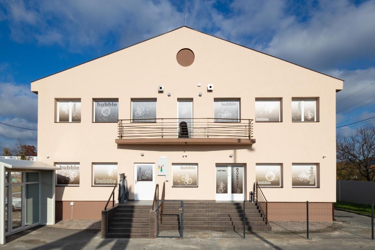 Bubble Hotel Es Rendezvenykoezpont Zalaegerszeg Esterno foto