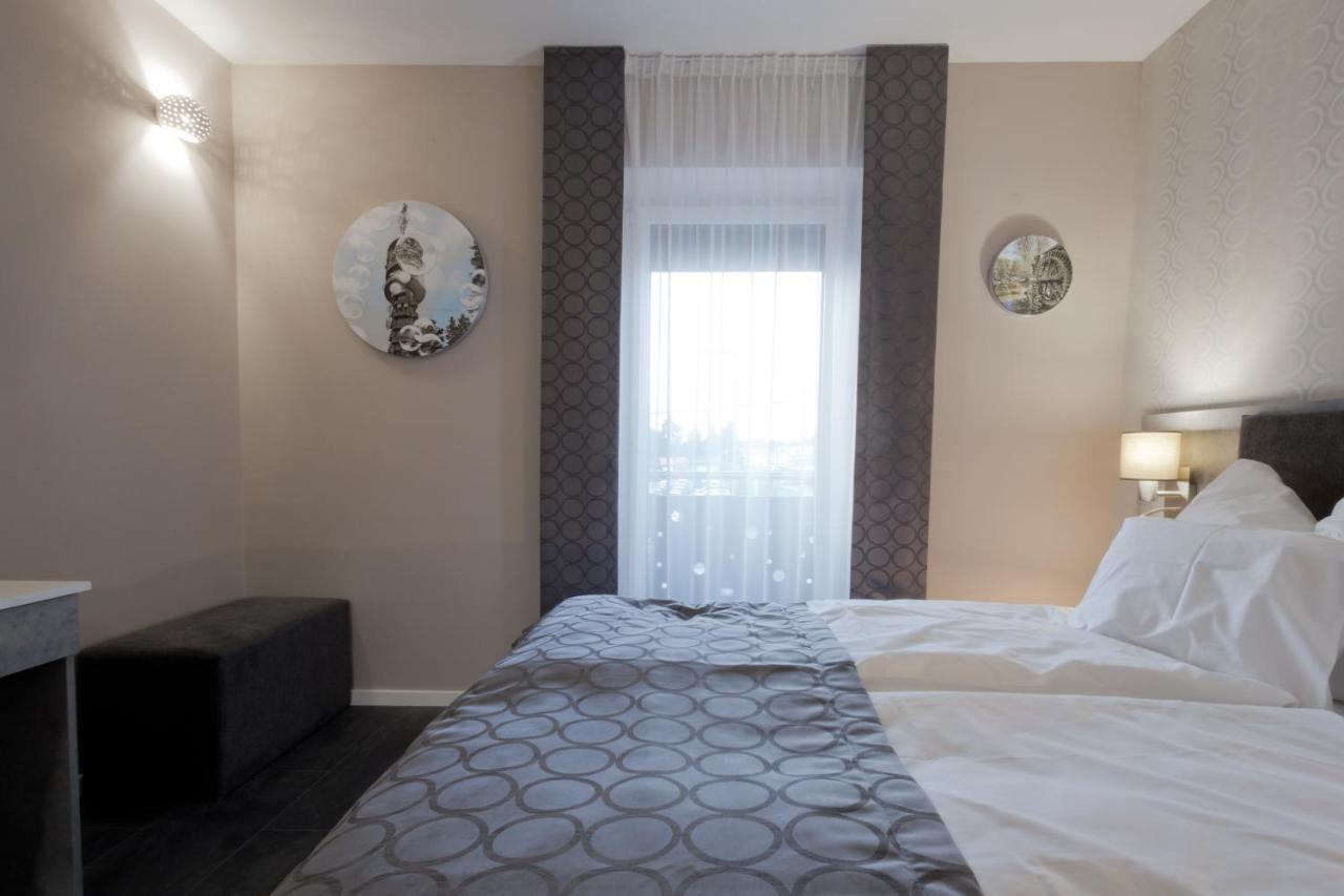 Bubble Hotel Es Rendezvenykoezpont Zalaegerszeg Esterno foto